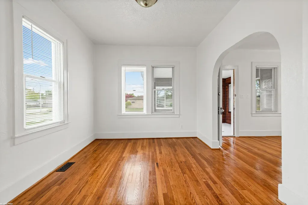 18905 Voiland Street Roseville City MI 48066