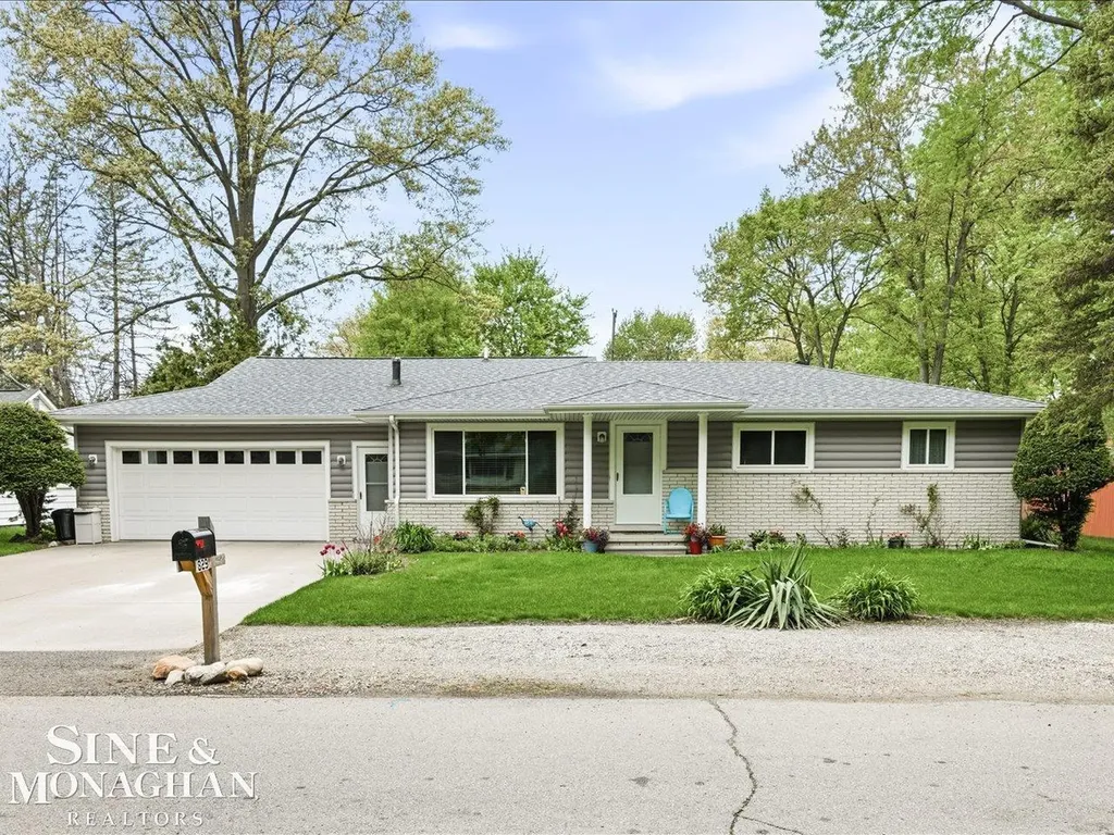 829 Townsend Cresent West Street Algonac City MI 48001