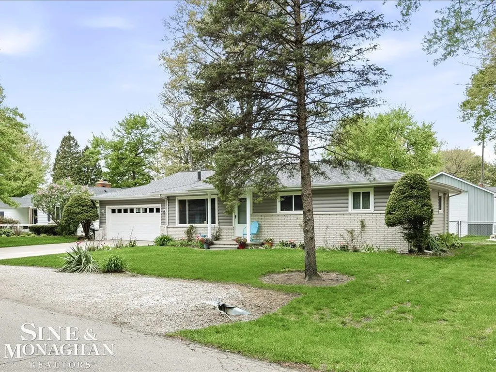 829 Townsend Cresent West Street Algonac City MI 48001