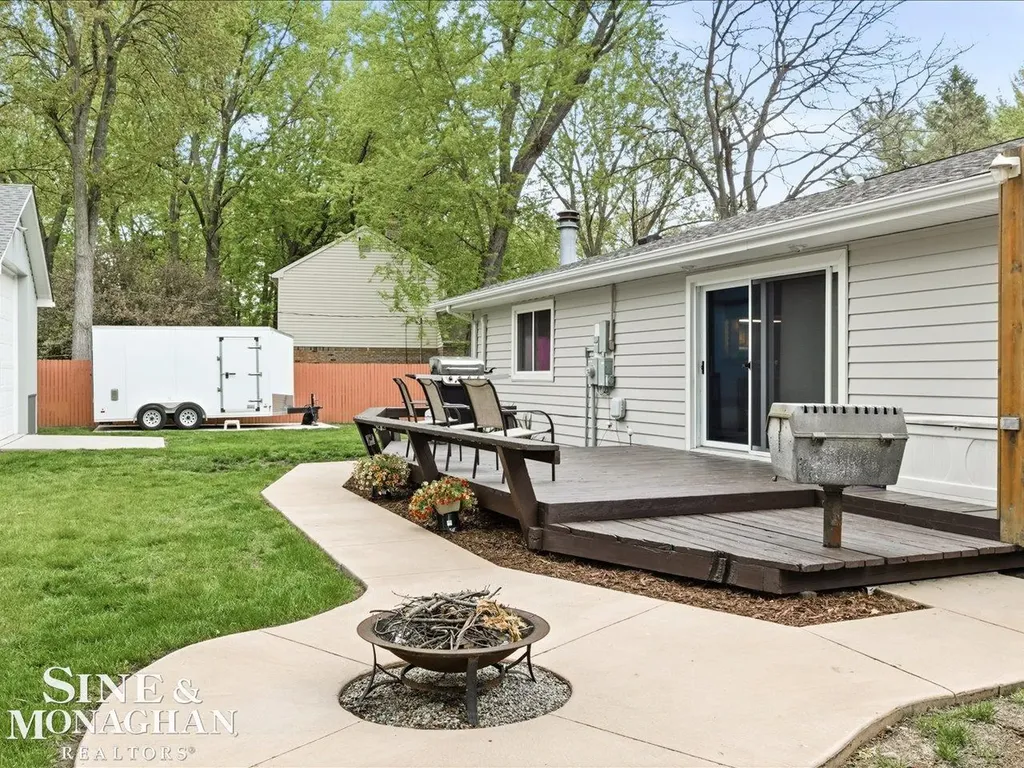829 Townsend Cresent West Street Algonac City MI 48001
