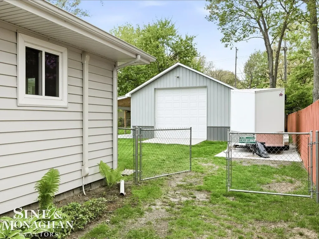 829 Townsend Cresent West Street Algonac City MI 48001