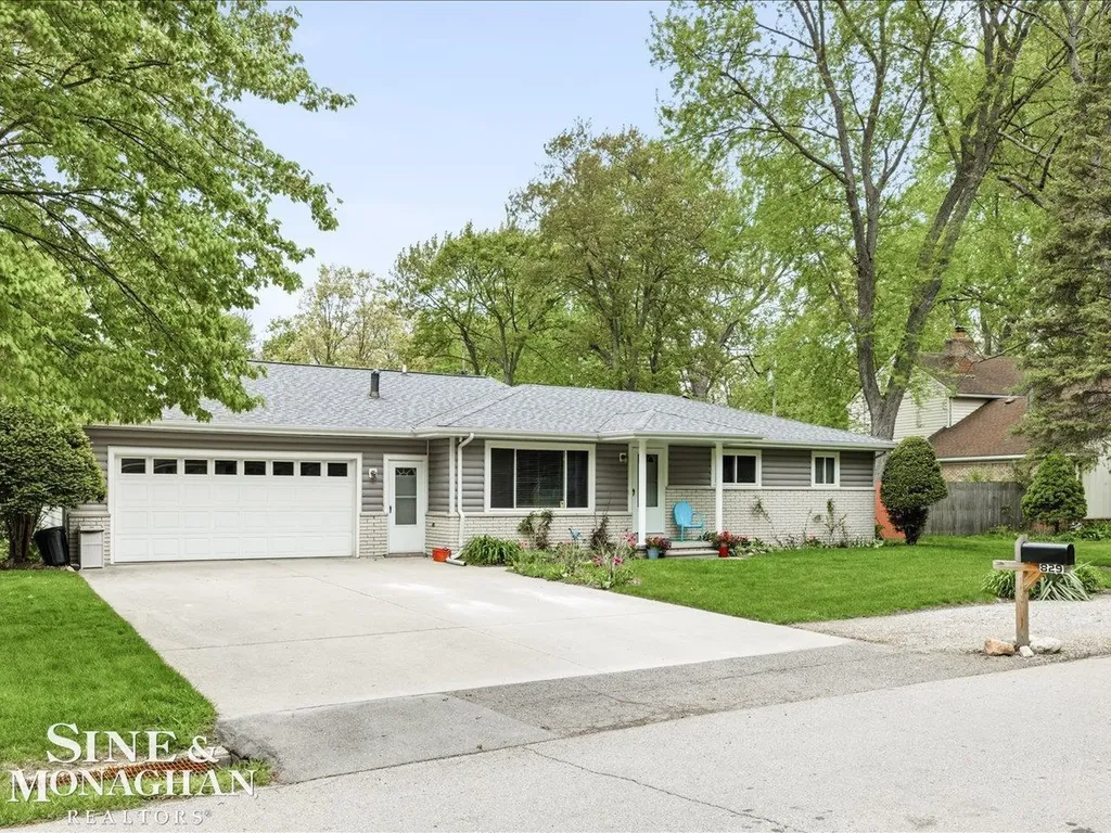 829 Townsend Cresent West Street Algonac City MI 48001