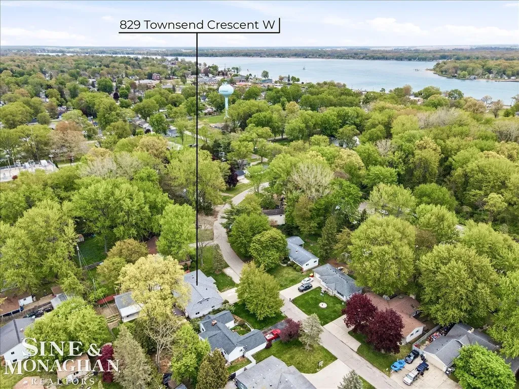 829 Townsend Cresent West Street Algonac City MI 48001