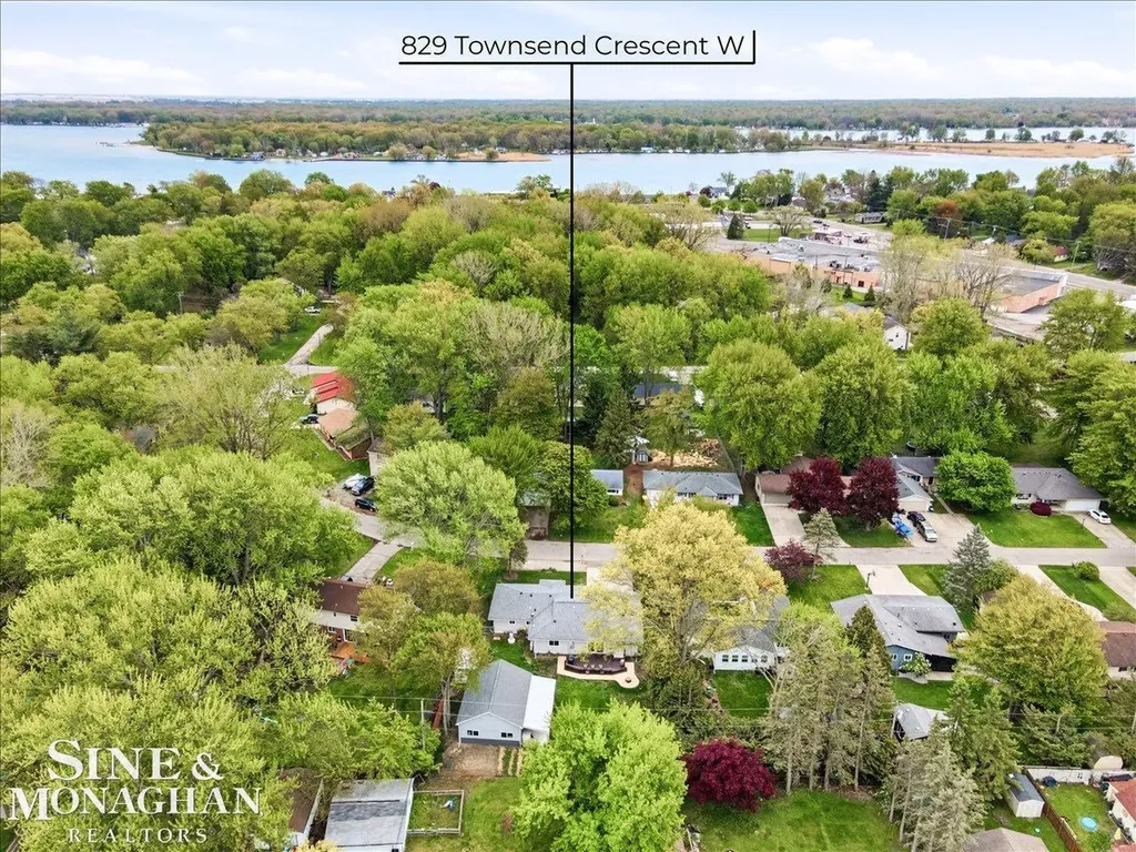 829 Townsend Cresent West Street Algonac City MI 48001