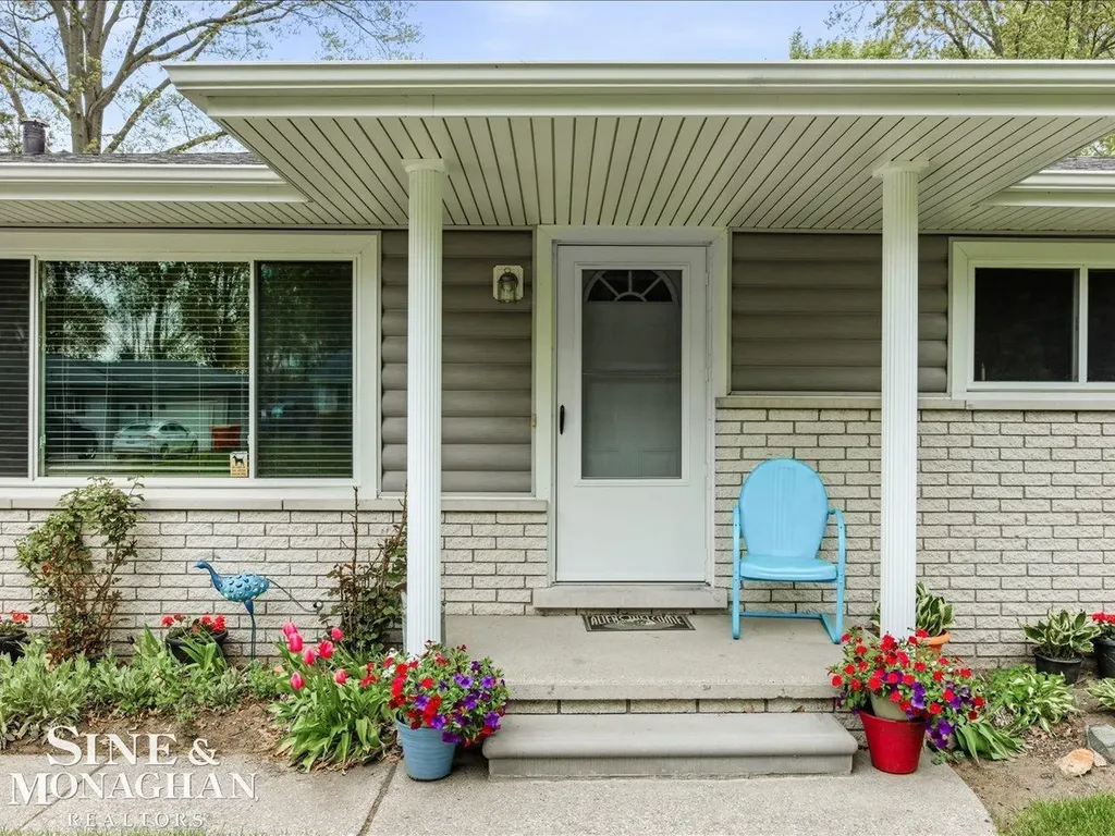 829 Townsend Cresent West Street Algonac City MI 48001