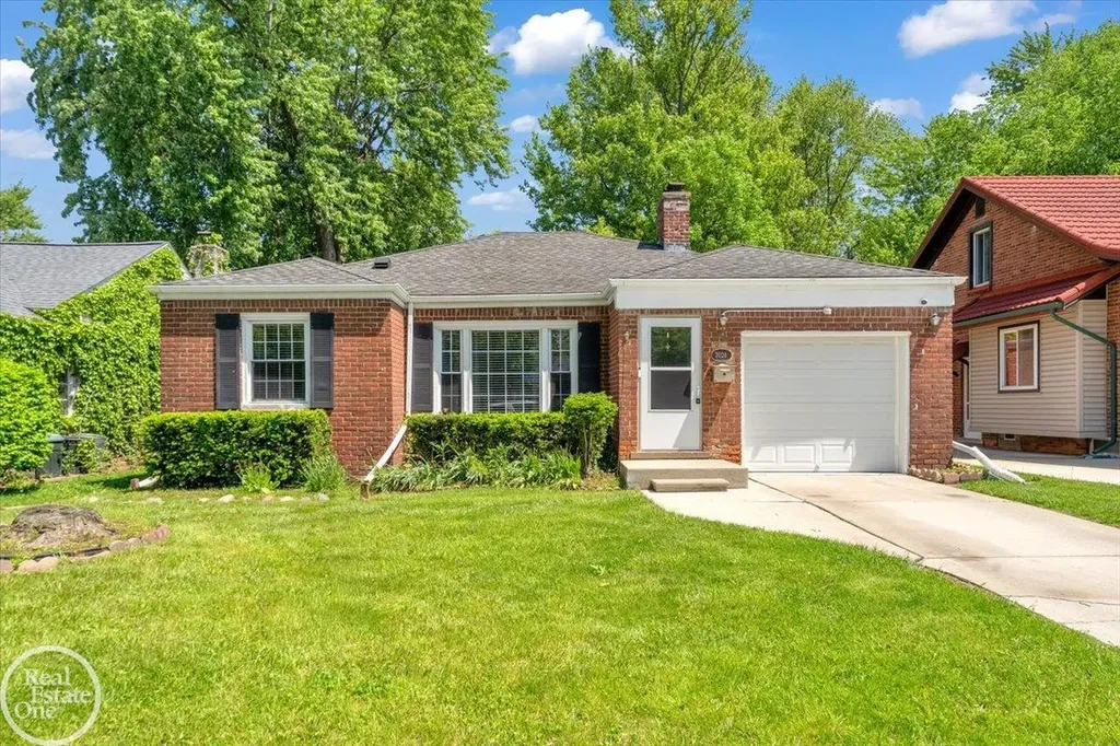 2024 Manchester Boulevard Grosse Pointe Woods City MI 48236