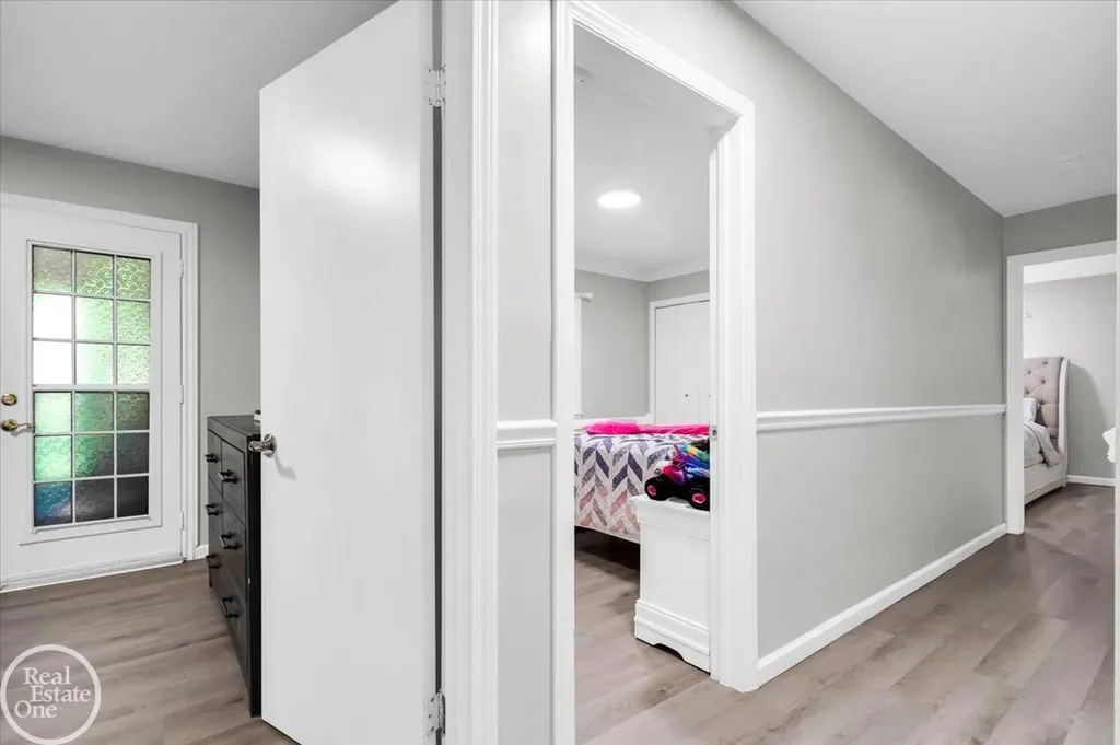 2024 Manchester Boulevard Grosse Pointe Woods City MI 48236