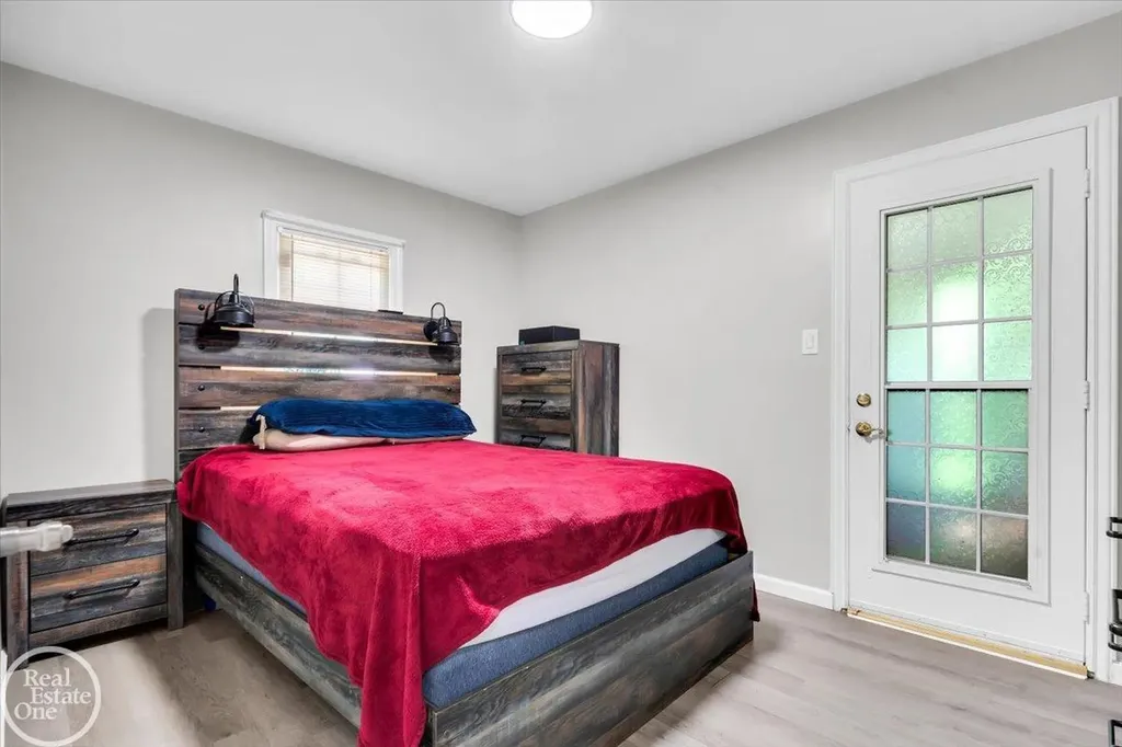 2024 Manchester Boulevard Grosse Pointe Woods City MI 48236