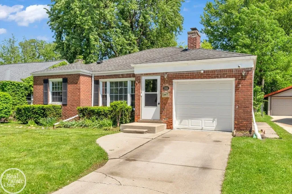 2024 Manchester Boulevard Grosse Pointe Woods City MI 48236