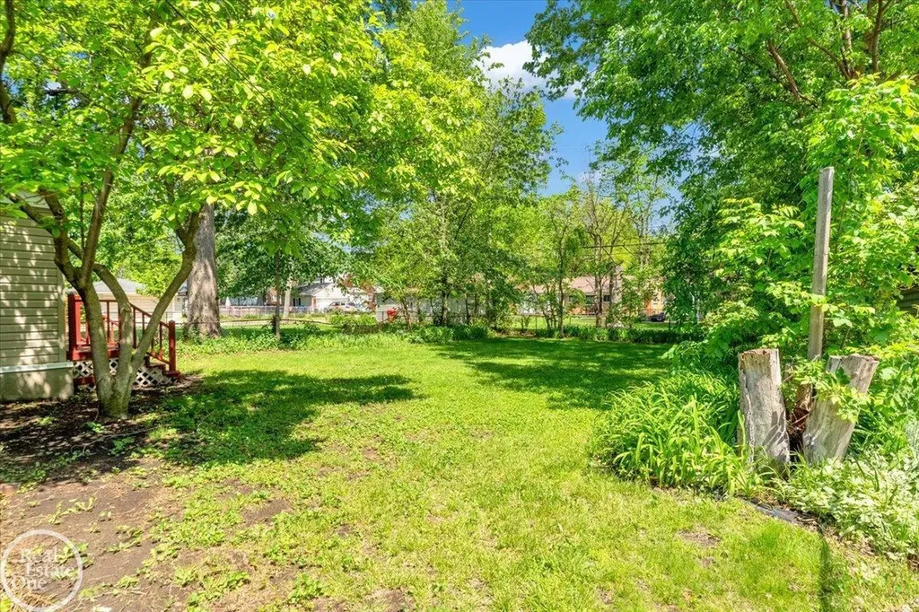 2024 Manchester Boulevard Grosse Pointe Woods City MI 48236
