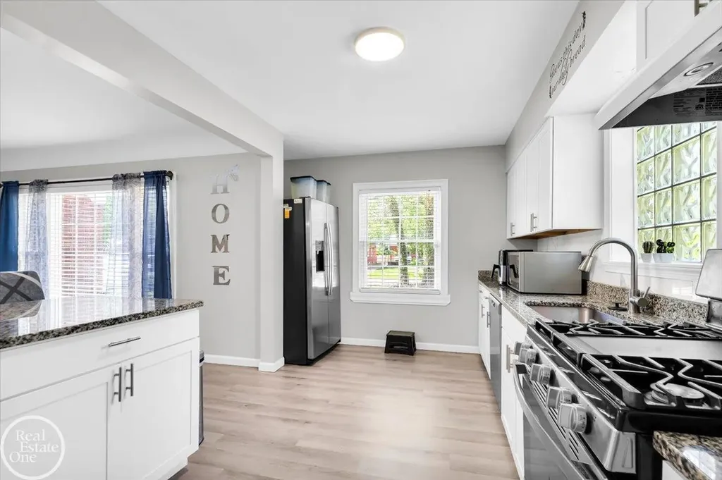 2024 Manchester Boulevard Grosse Pointe Woods City MI 48236