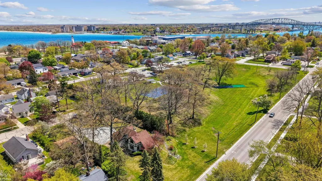 2904 Gratiot Avenue Port Huron City MI 48060