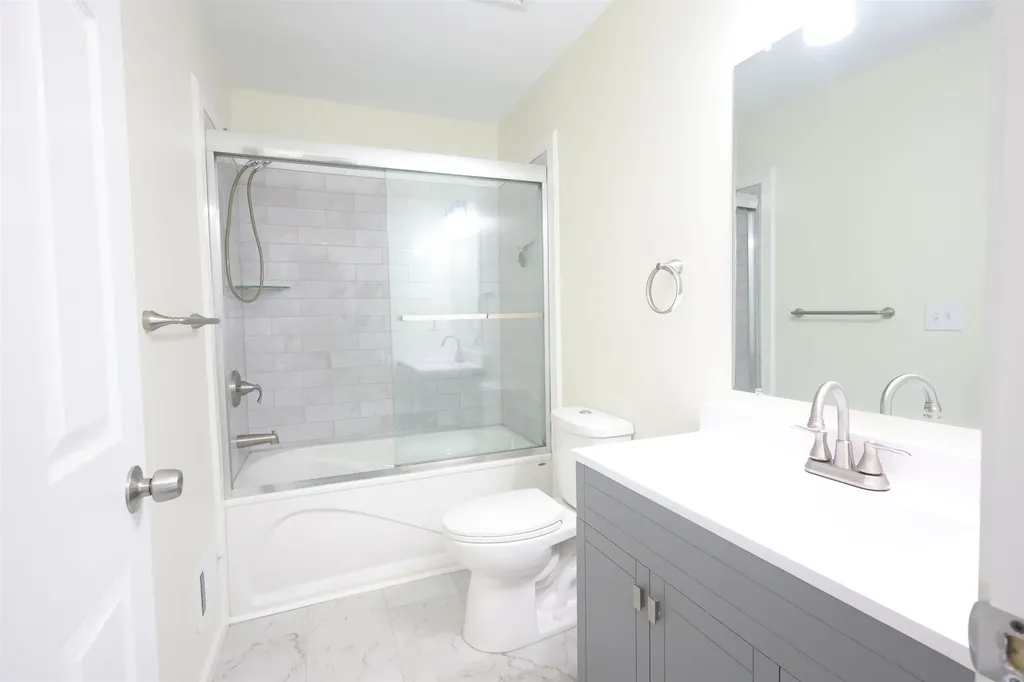 13187 Churchill Sterling Heights City MI 48313