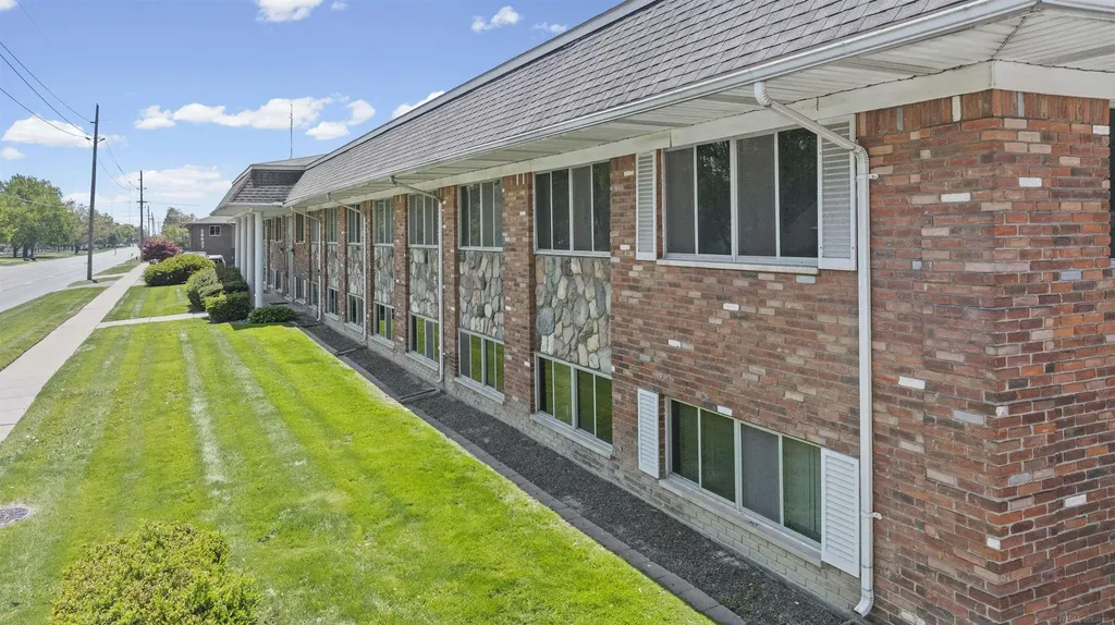 28475 Greenfield Road Southfield City MI 48076