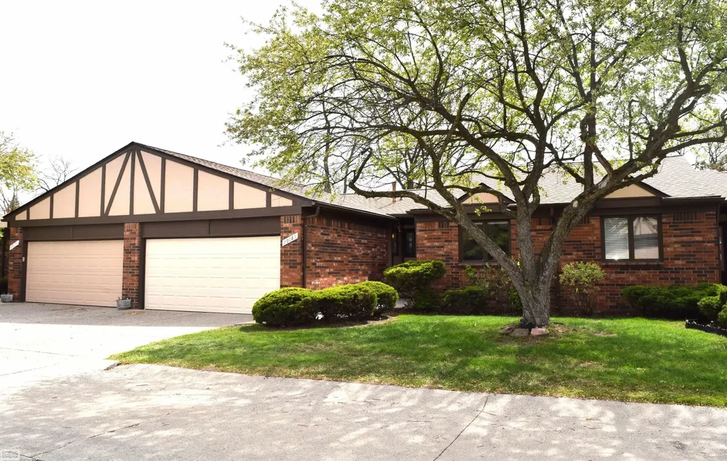 29683 Beech Nut Drive Warren City MI 48092
