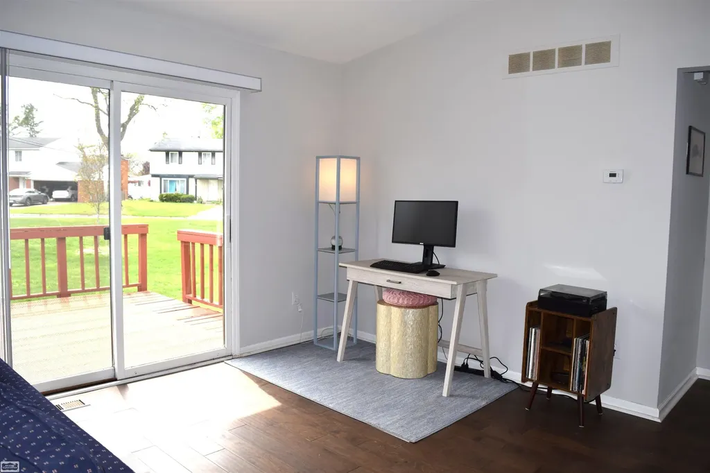 29683 Beech Nut Drive Warren City MI 48092