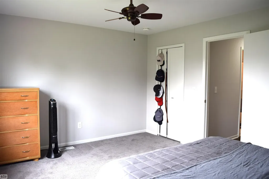 29683 Beech Nut Drive Warren City MI 48092