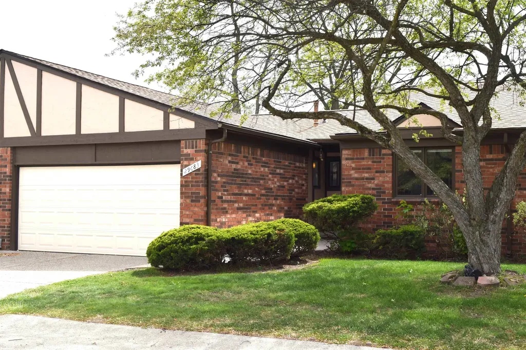 29683 Beech Nut Drive Warren City MI 48092