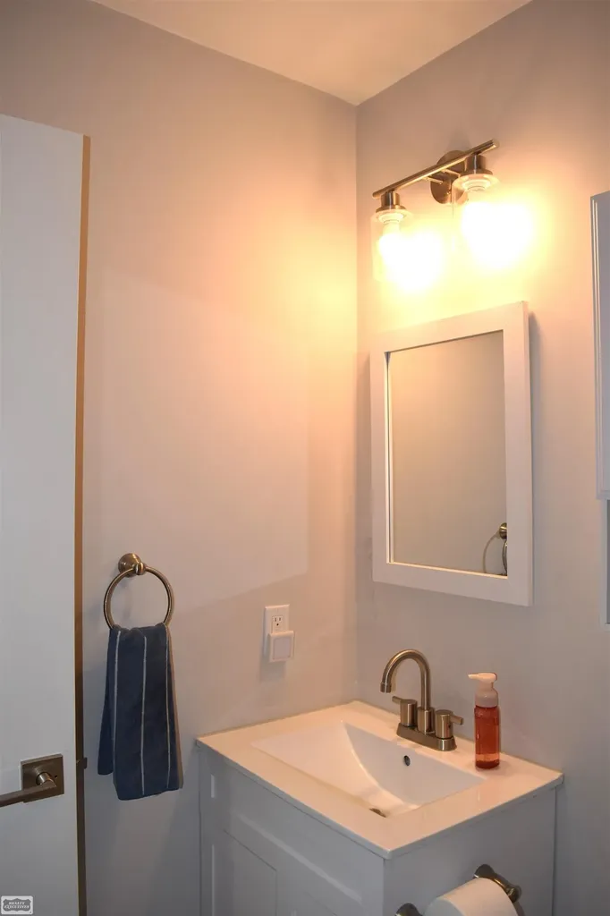 29683 Beech Nut Drive Warren City MI 48092