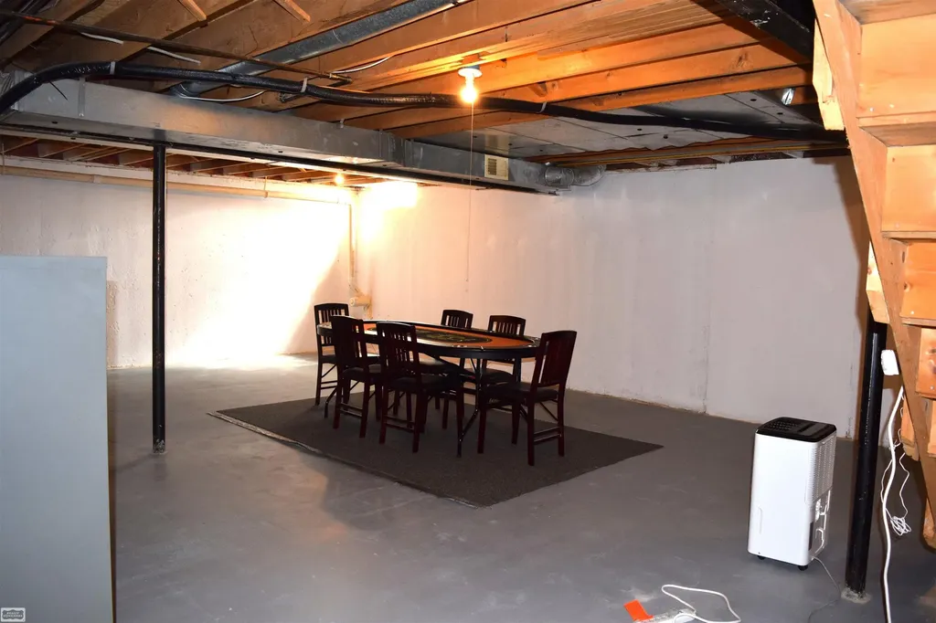 29683 Beech Nut Drive Warren City MI 48092