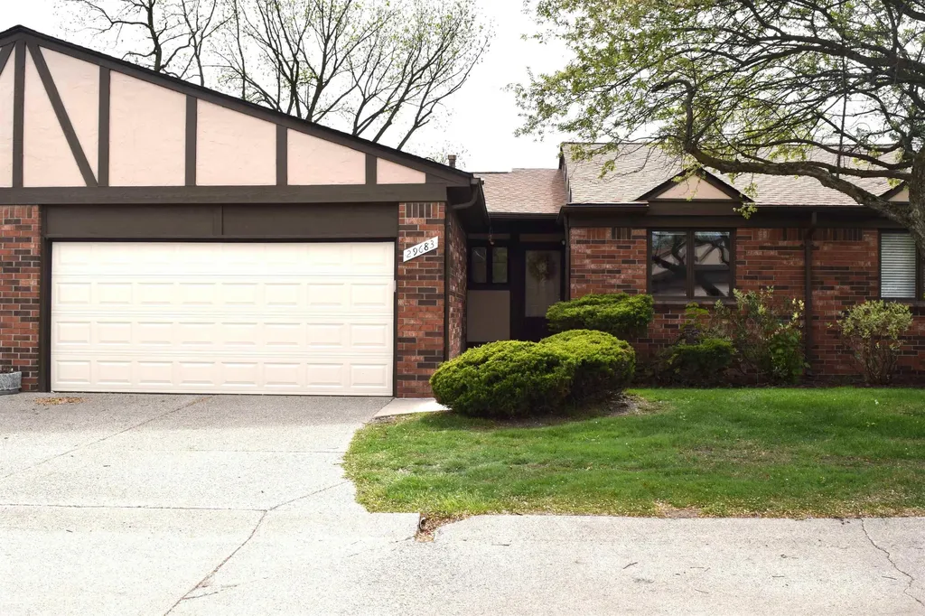 29683 Beech Nut Drive Warren City MI 48092