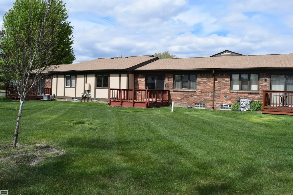 29683 Beech Nut Drive Warren City MI 48092