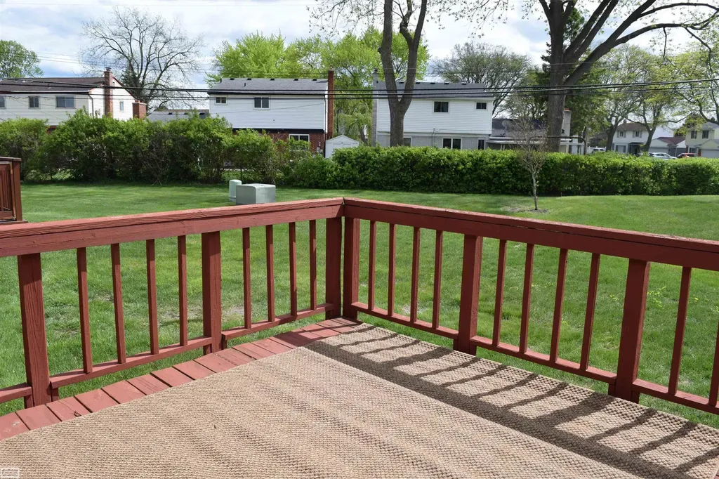29683 Beech Nut Drive Warren City MI 48092