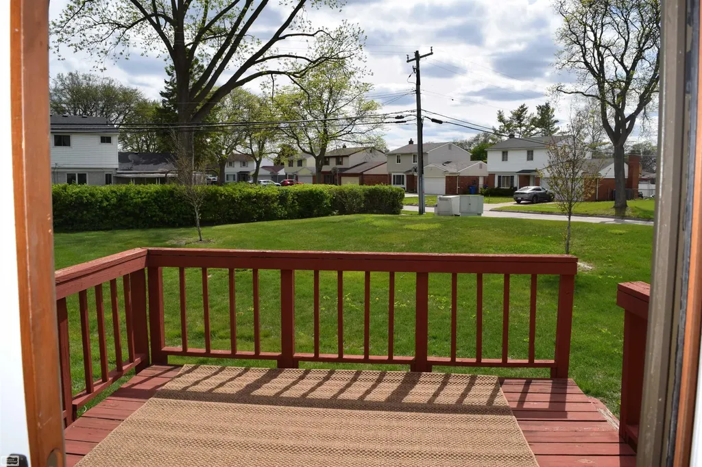 29683 Beech Nut Drive Warren City MI 48092
