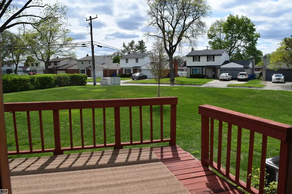 29683 Beech Nut Drive Warren City MI 48092