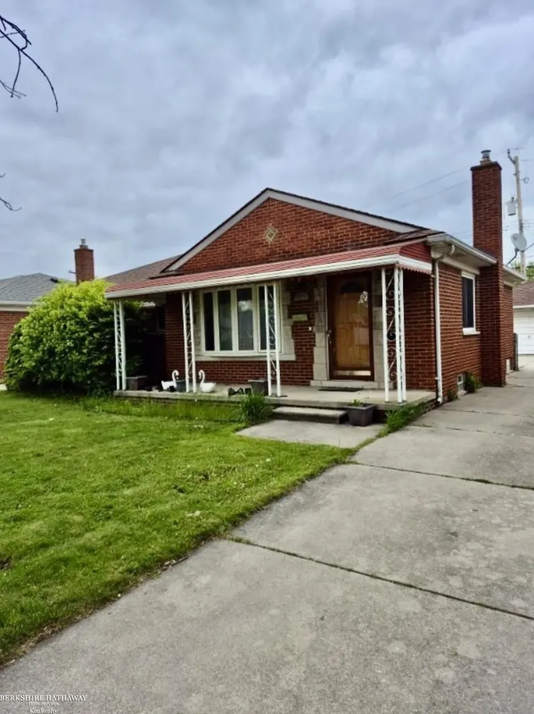 24524 Raven Avenue Eastpointe City MI 48021