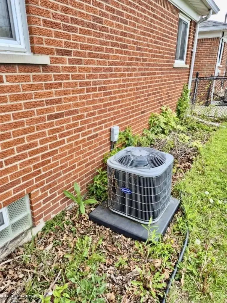 24524 Raven Avenue Eastpointe City MI 48021