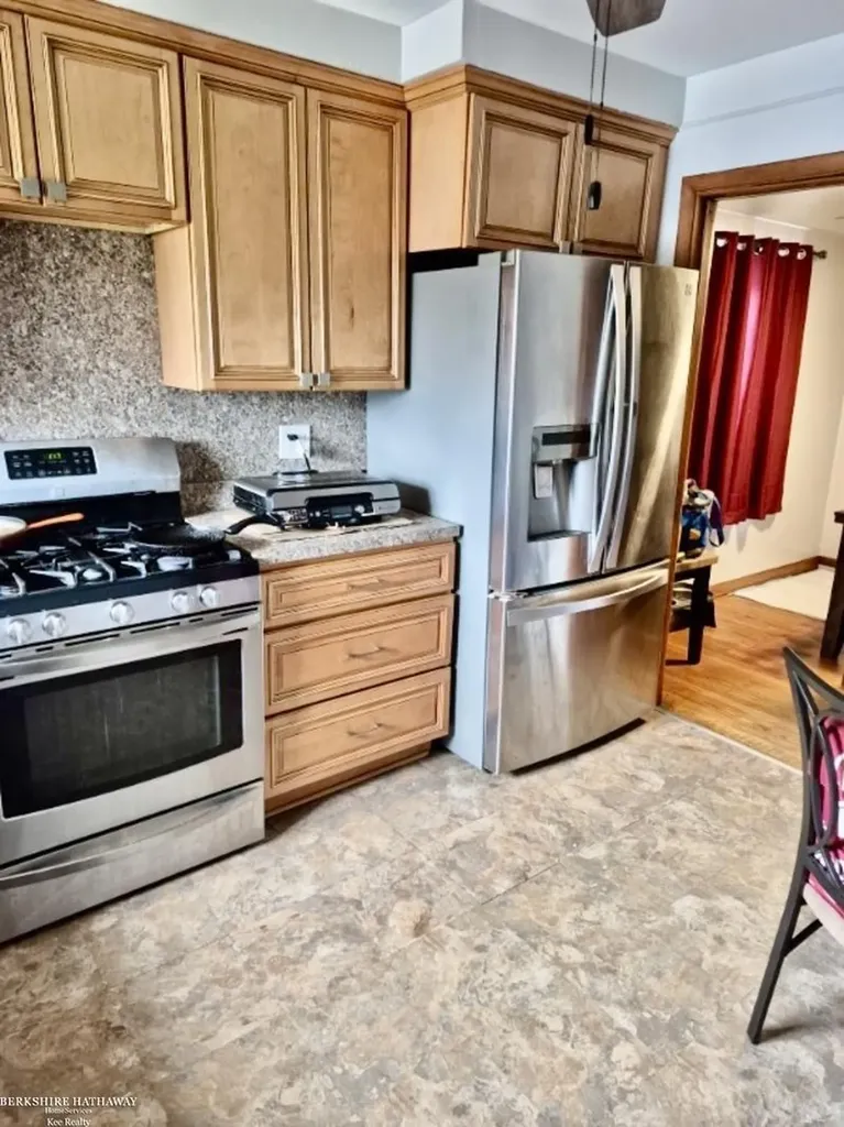 24524 Raven Avenue Eastpointe City MI 48021