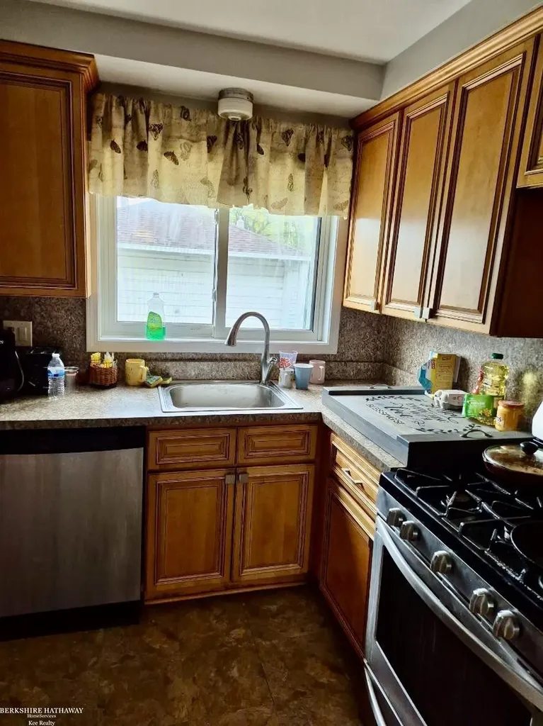 24524 Raven Avenue Eastpointe City MI 48021