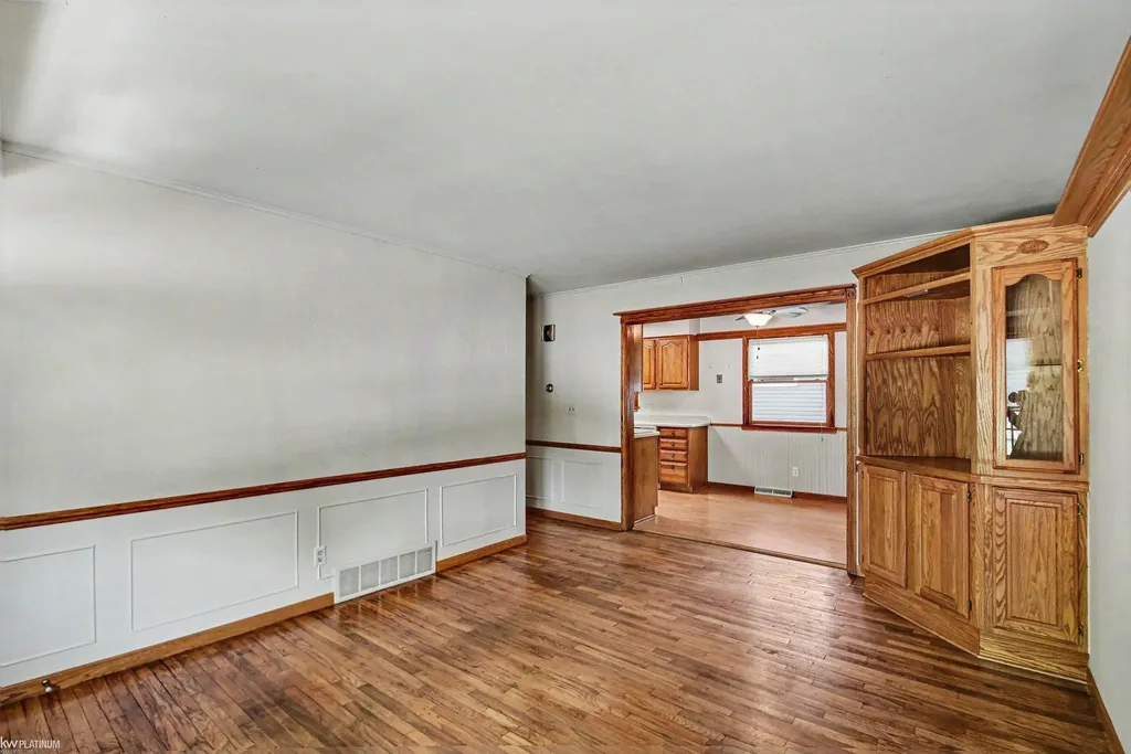 2436 20th Avenue Port Huron City MI 48060