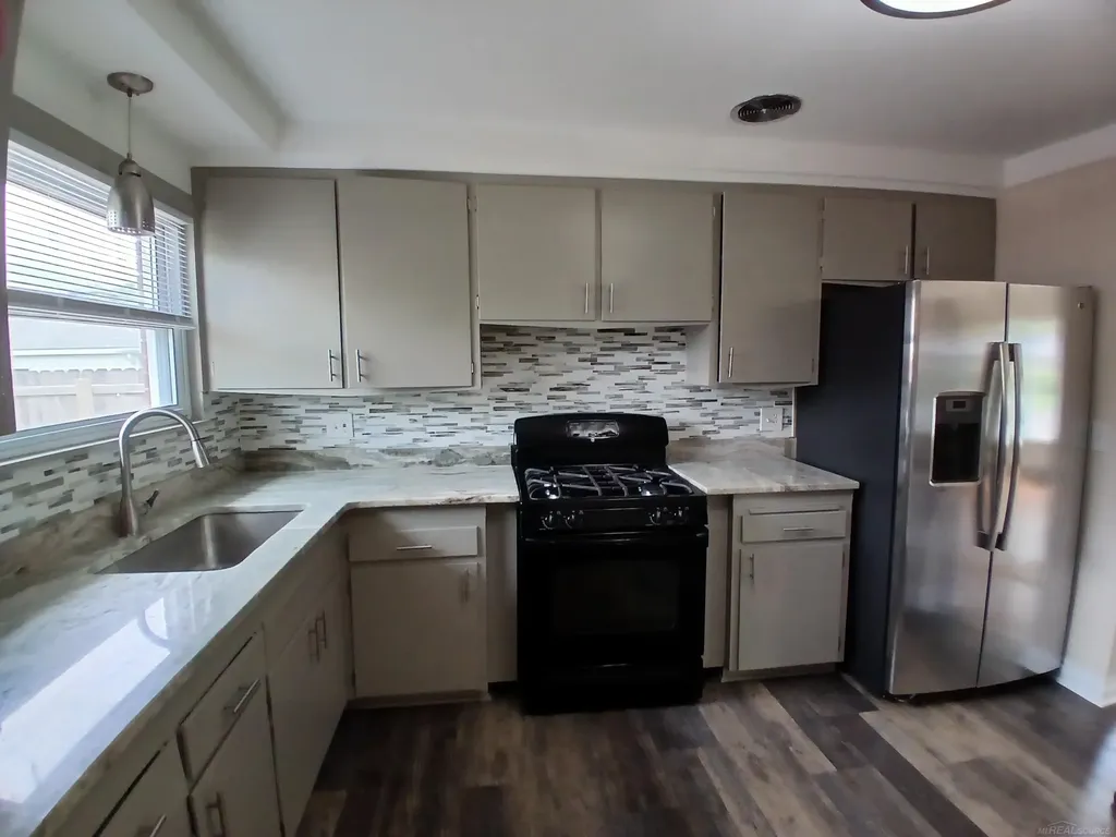 24675 Ridgecroft Avenue Eastpointe City MI 48021