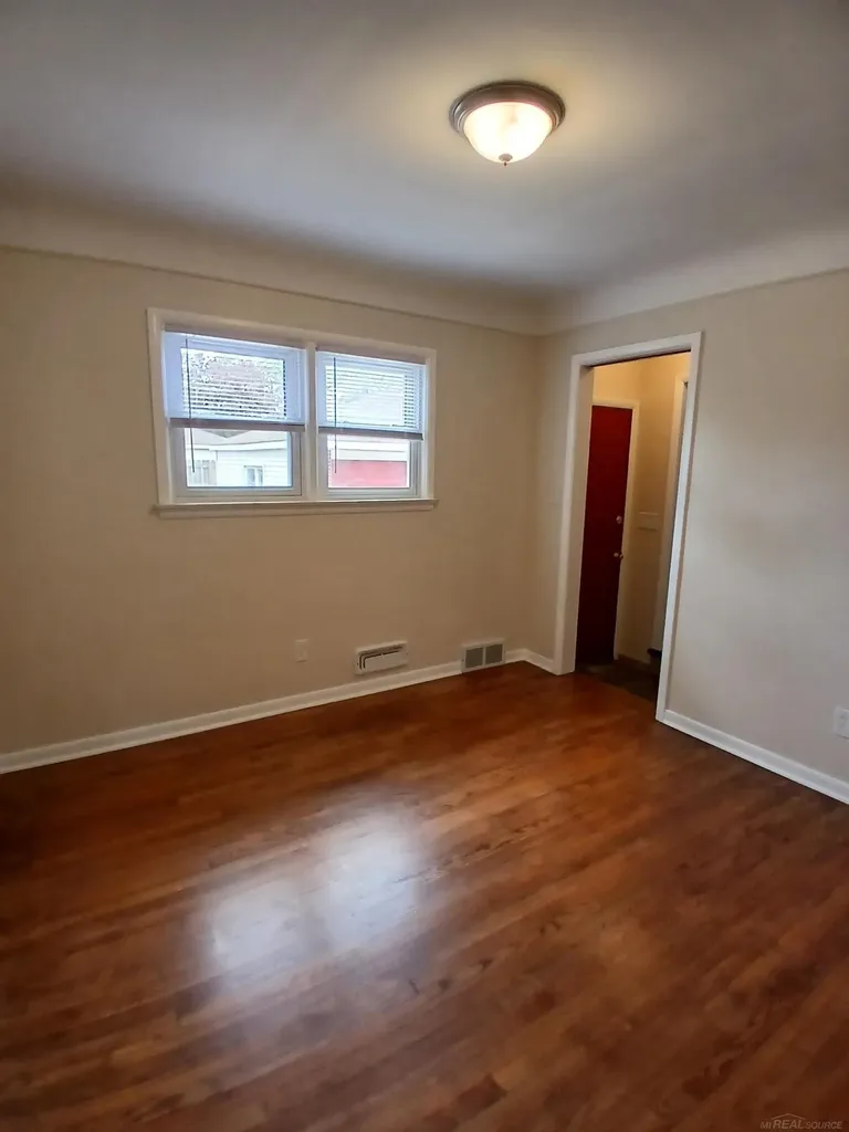 24675 Ridgecroft Avenue Eastpointe City MI 48021