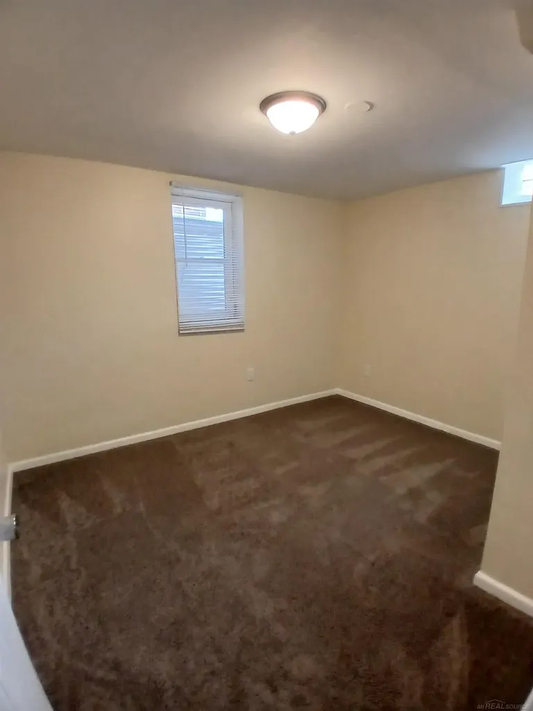 24675 Ridgecroft Avenue Eastpointe City MI 48021