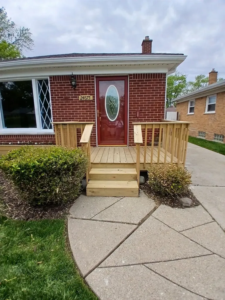 24675 Ridgecroft Avenue Eastpointe City MI 48021