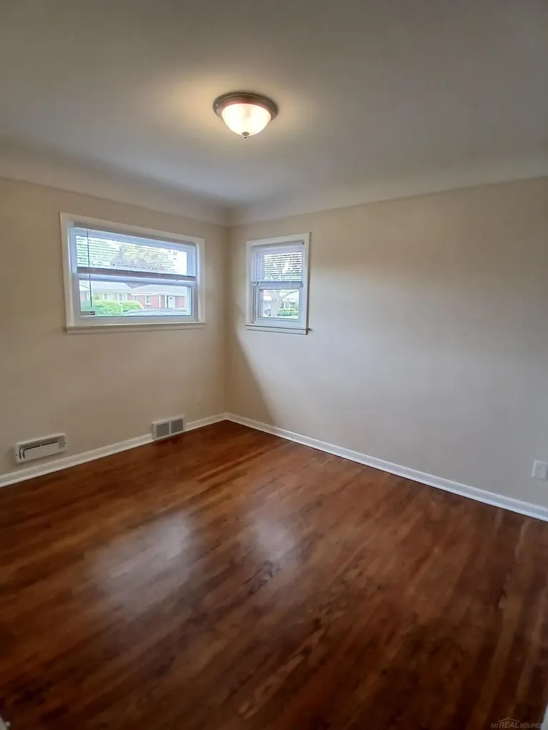 24675 Ridgecroft Avenue Eastpointe City MI 48021