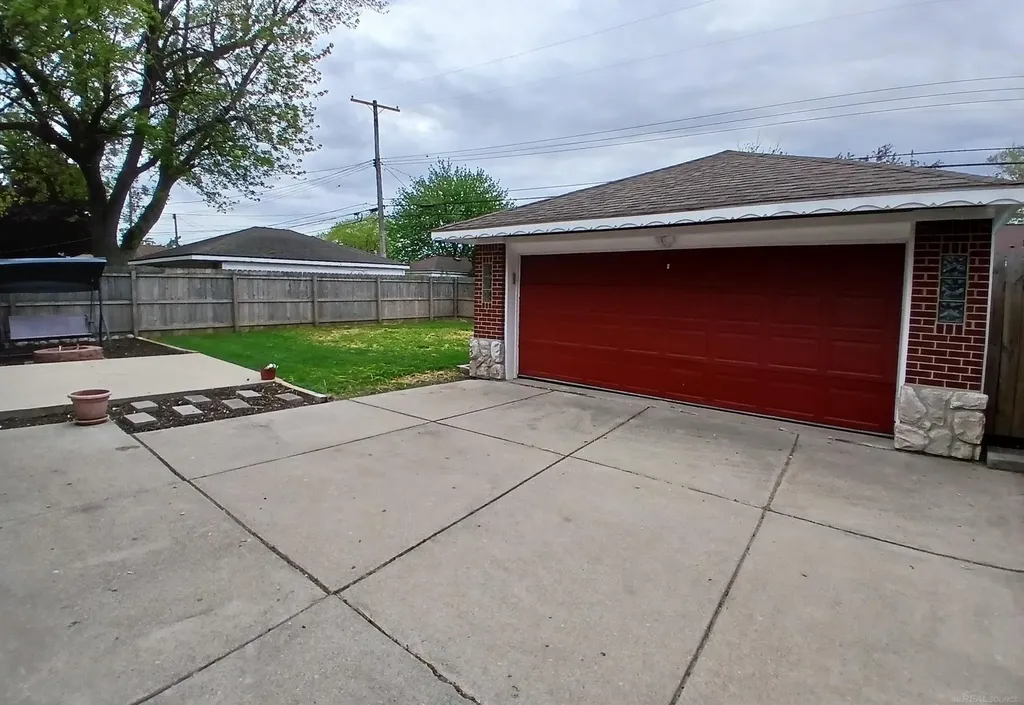 24675 Ridgecroft Avenue Eastpointe City MI 48021