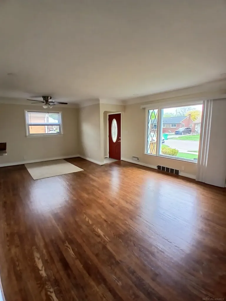 24675 Ridgecroft Avenue Eastpointe City MI 48021