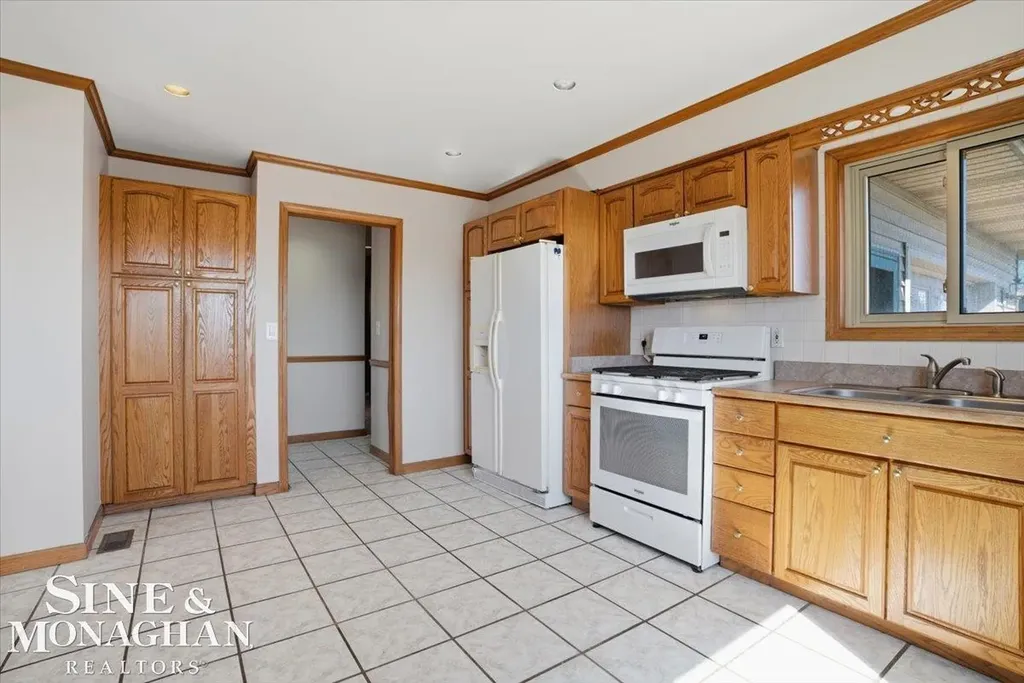 1350 Oakland Avenue St. Clair City MI 48079