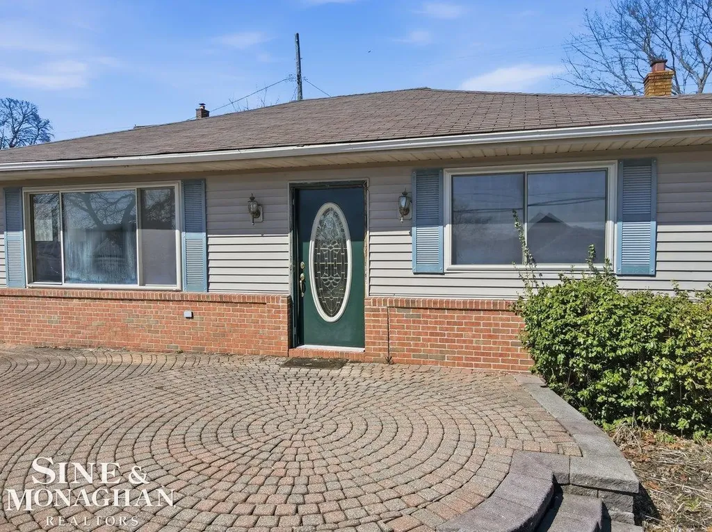 1350 Oakland Avenue St. Clair City MI 48079