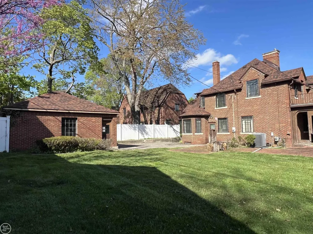 120 Ottawa Drive Pontiac City MI 48341