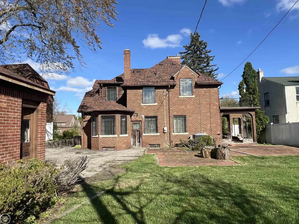120 Ottawa Drive Pontiac City MI 48341
