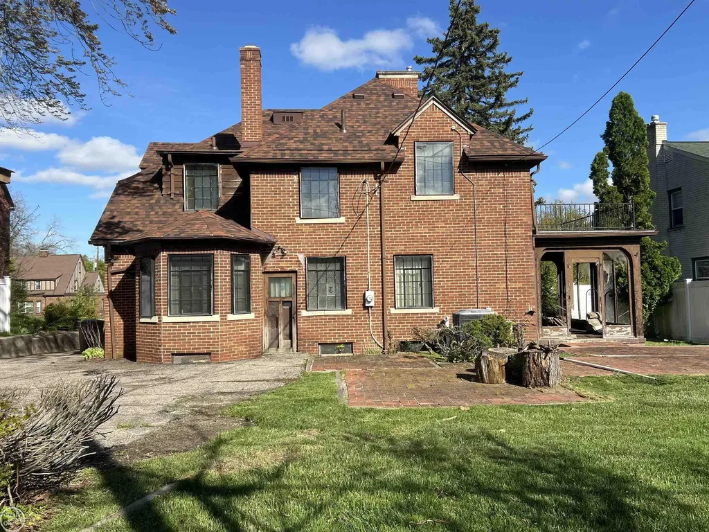 120 Ottawa Drive Pontiac City MI 48341