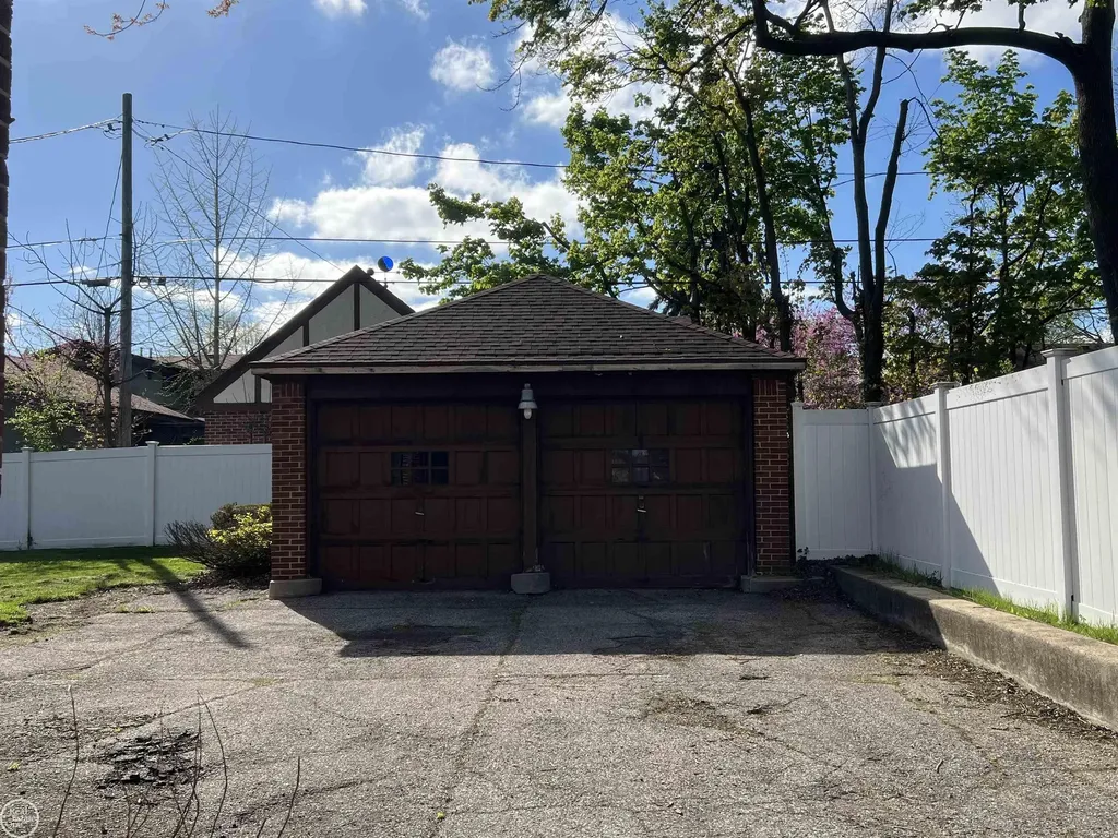 120 Ottawa Drive Pontiac City MI 48341