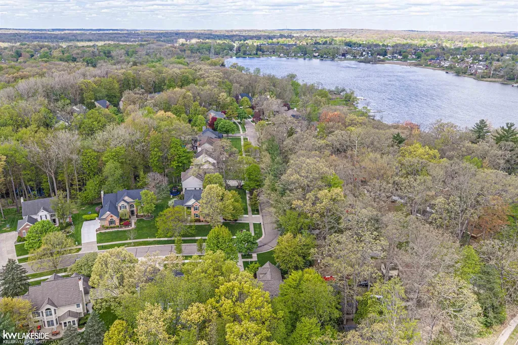 1440 Woodbridge Lane Wixom City MI 48393