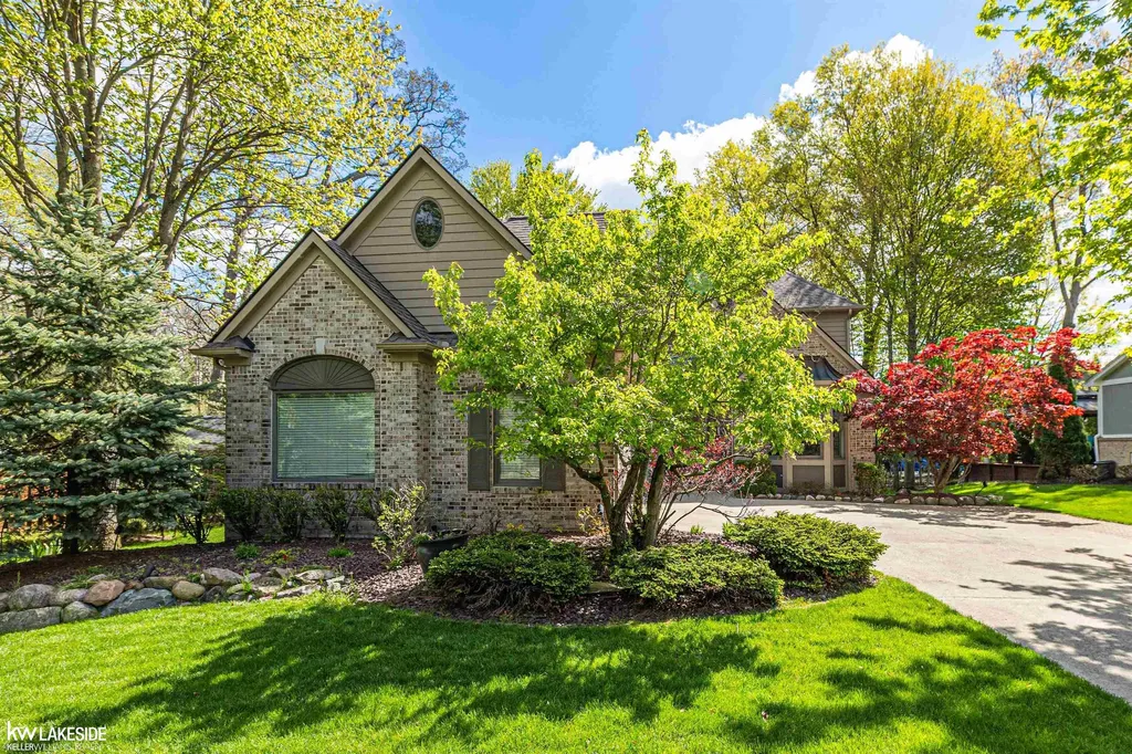 1440 Woodbridge Lane Wixom City MI 48393