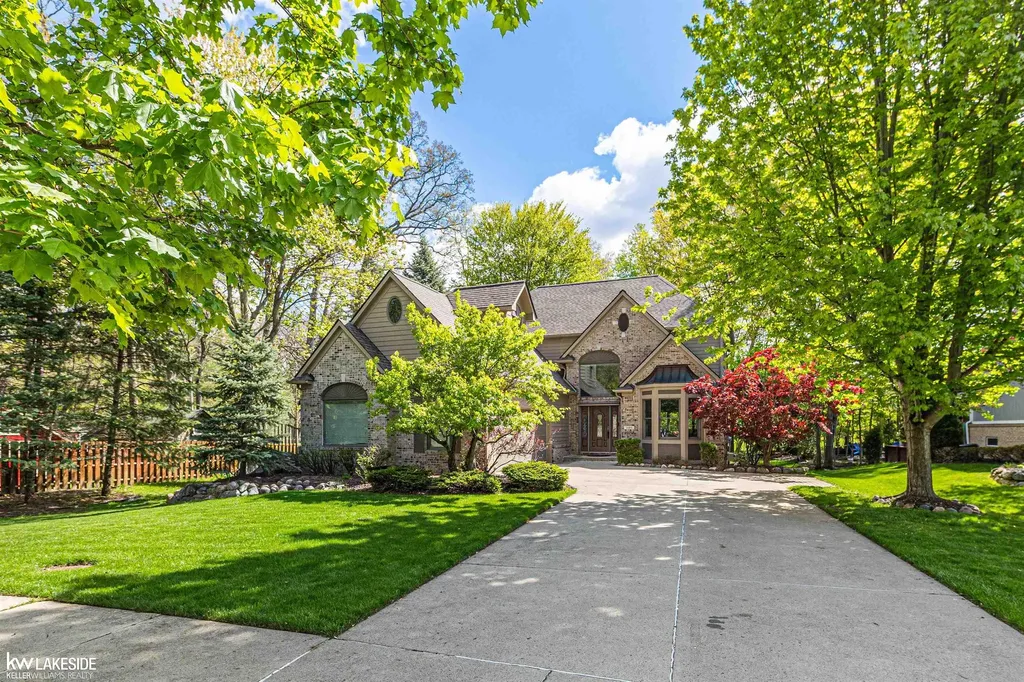 1440 Woodbridge Lane Wixom City MI 48393